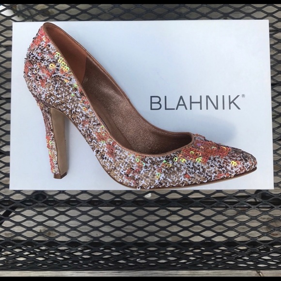 ***SOLD***Manolo Blahnik Tuccio Wanda Snake Heels - Picture 3 of 8